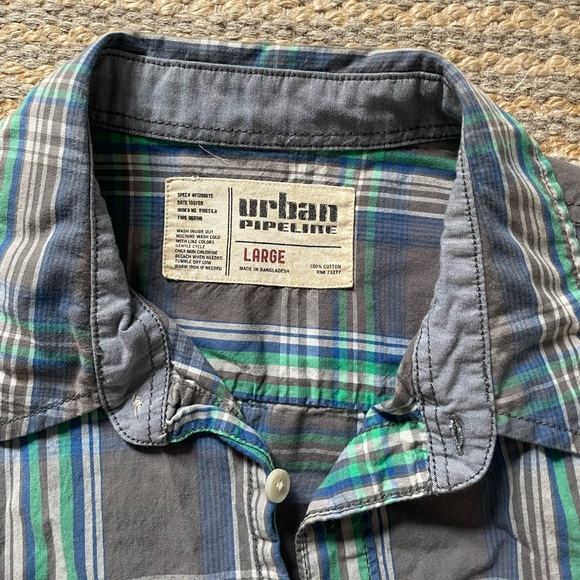 Urban Pipeline Men’s Gray Button Down - Picture 2 of 3